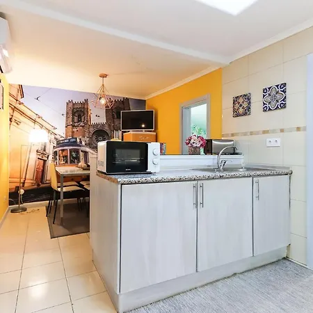 Downtown Traditional By Homing Apartman